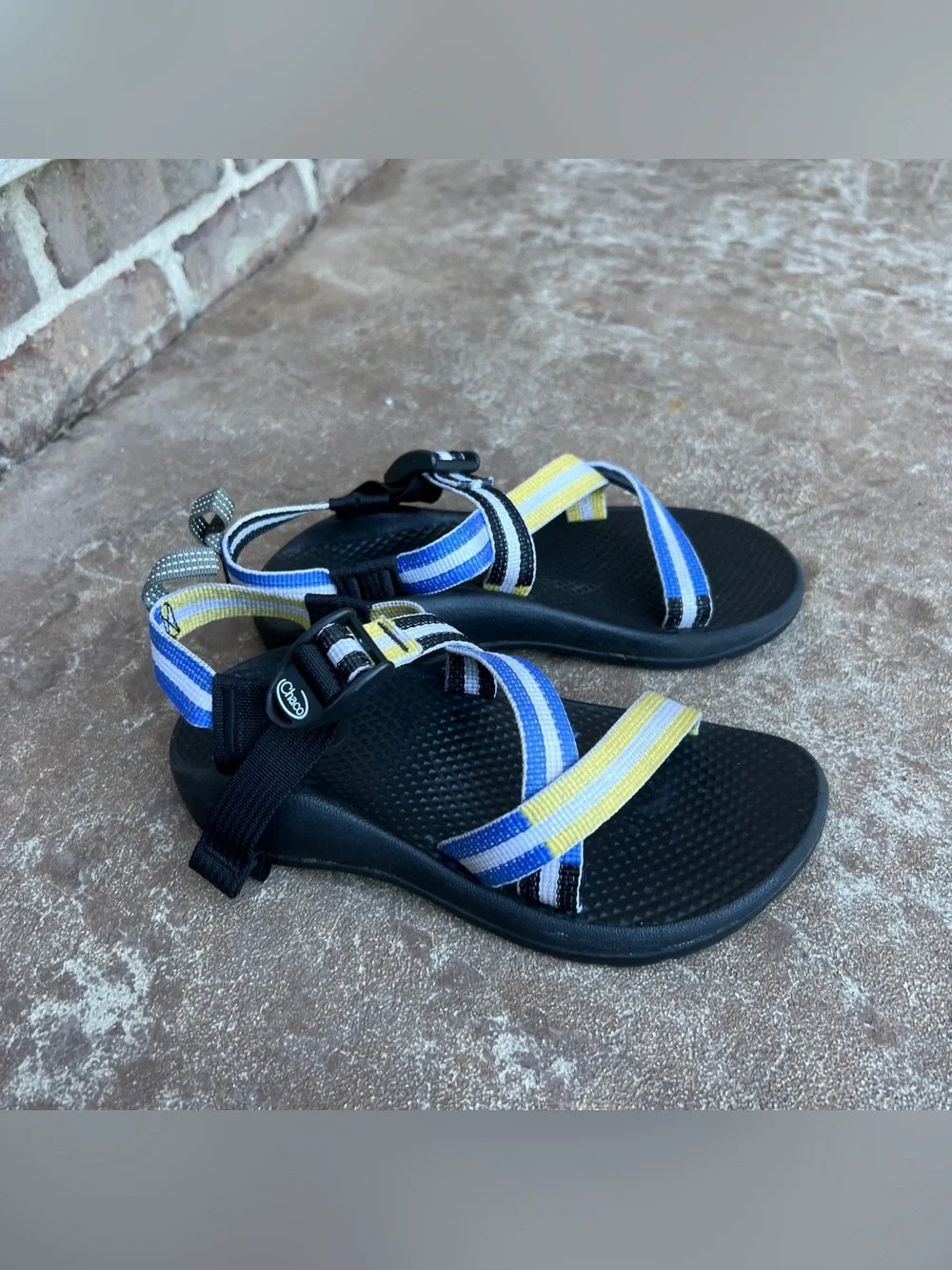 Chaco Kids Sandals in Black with Blue & Yellow Straps Sz 2